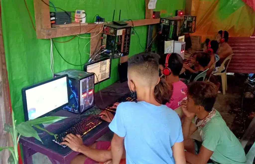 internet cafe (1)